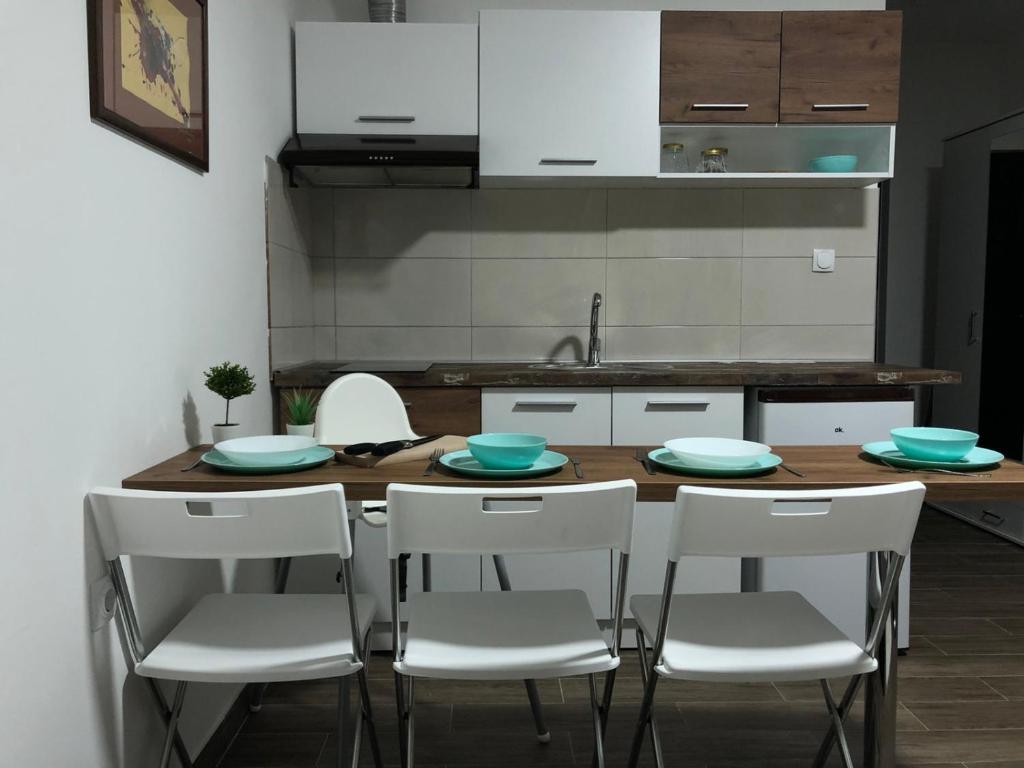 Kuchyň nebo kuchyňský kout v ubytování Ferias Apartmani