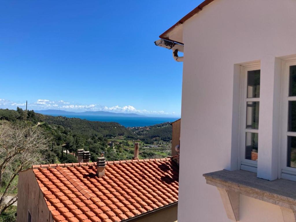 a view of the ocean from a house at Villa Il Guardingo in Rio nellʼElba