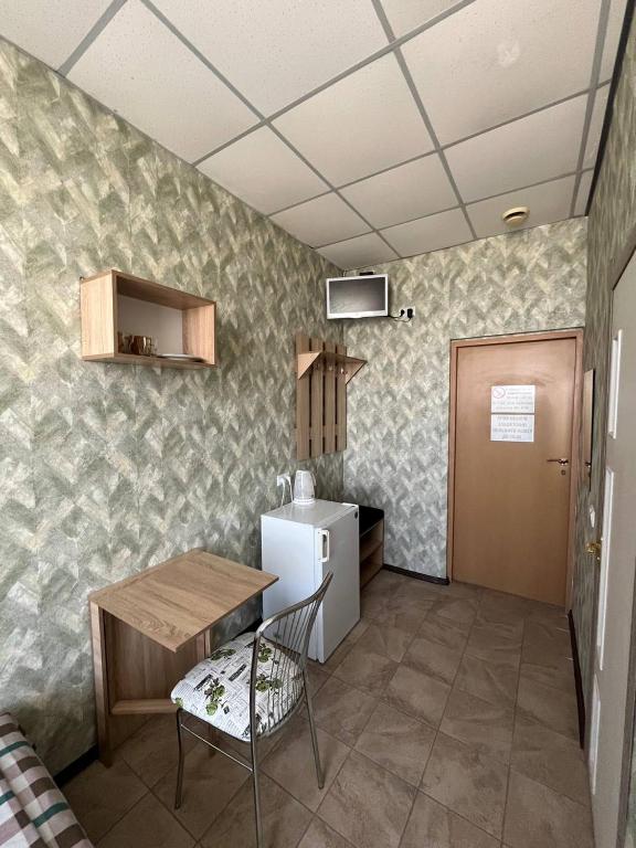 Отель Меридиан - Habitación Gemela Con Baño Compartido