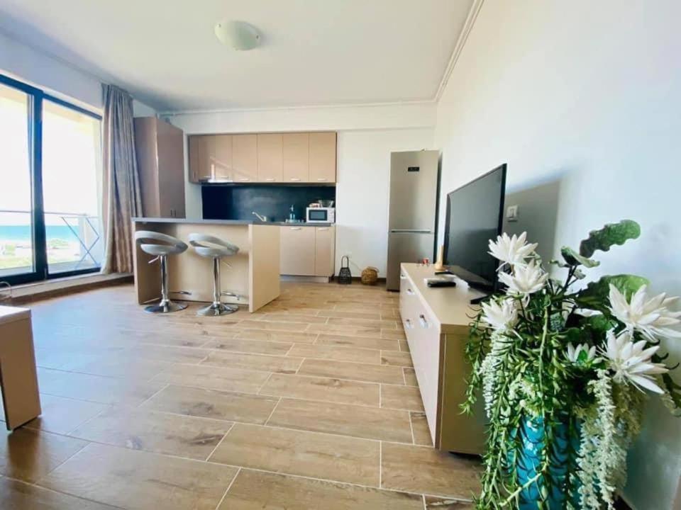 Kuchyň nebo kuchyňský kout v ubytování Bliss Apart Hotel Sea View