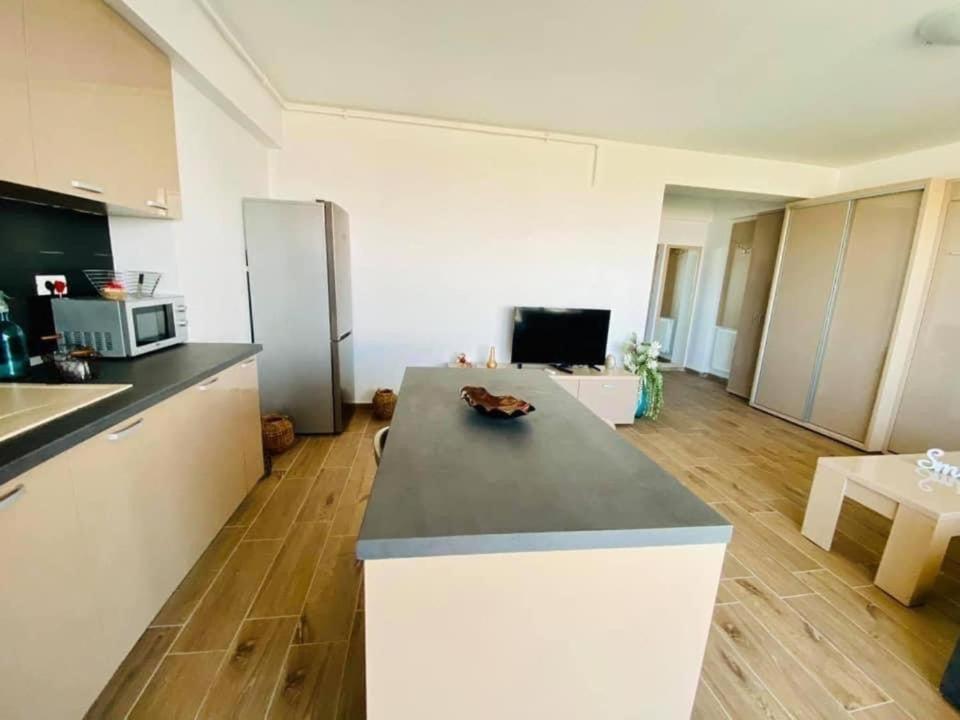 Kuchyň nebo kuchyňský kout v ubytování Bliss Apart Hotel Sea View