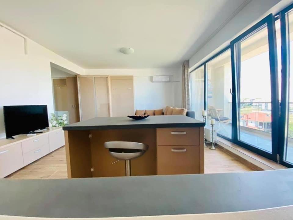 Kuchyň nebo kuchyňský kout v ubytování Bliss Apart Hotel Sea View