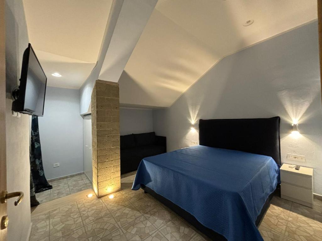 Postel nebo postele na pokoji v ubytování Domus Arco Romano