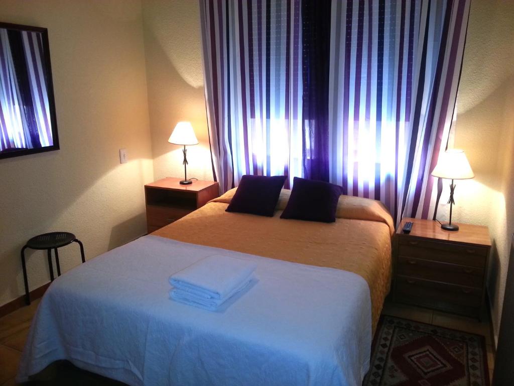 Pension Salamanca - Single Room With Shared Bathroom