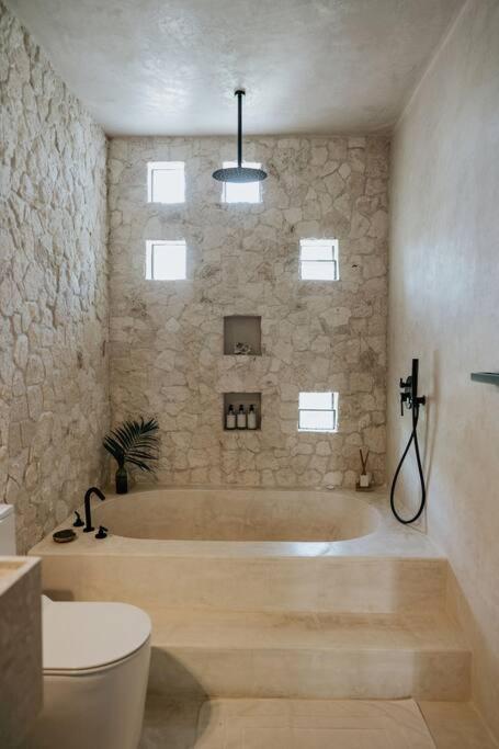 Un baño de Design Loft with private pool and SPA like feature