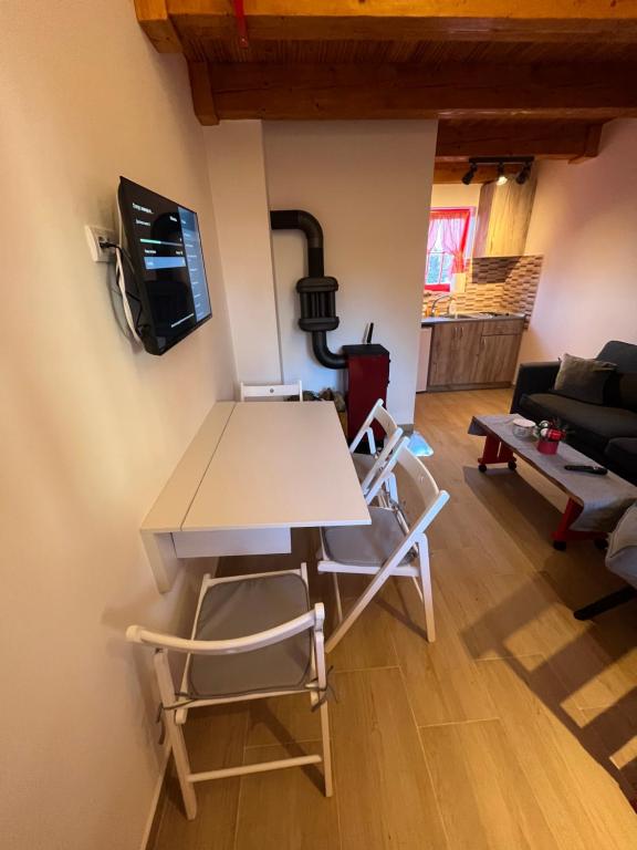 TV a/nebo společenská místnost v ubytování Apartmani LA MagaZa Banja Vrujci