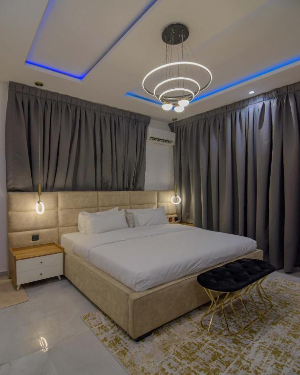 Postel nebo postele na pokoji v ubytování One90 Apartment