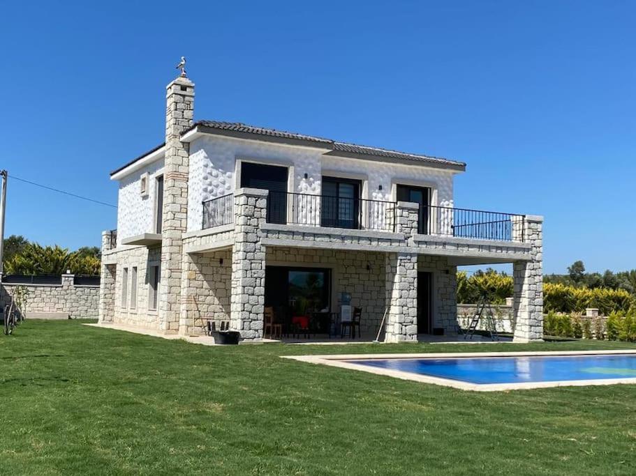 Πισίνα στο ή κοντά στο Villa Babakon