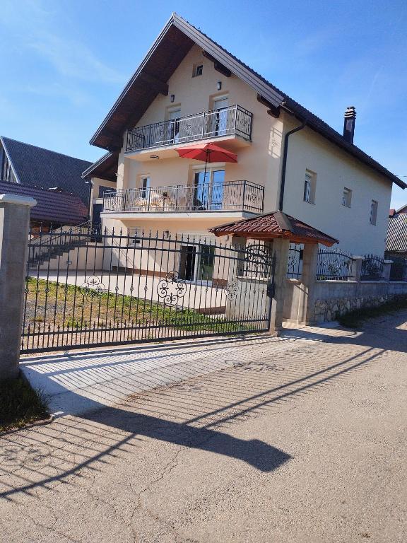 a house with a fence in front of it at Haus Rose in Gornji Prozor