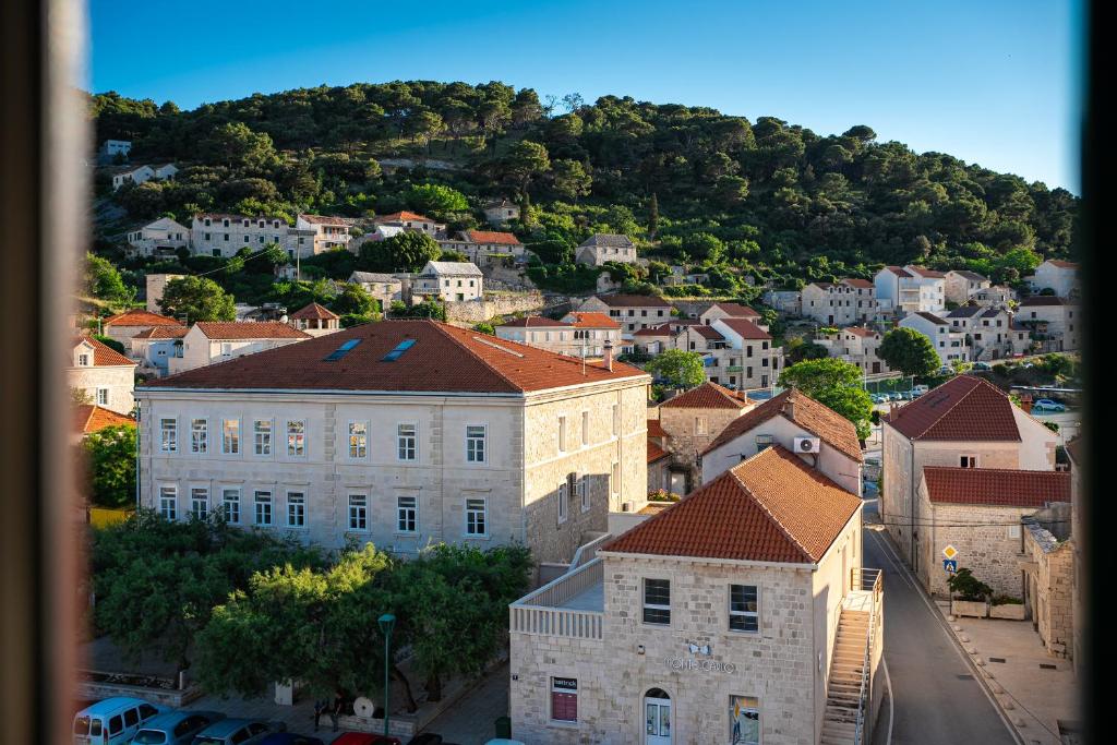 a view of a city with buildings and a mountain at Bed & Breakfast Blanc in Pučišća