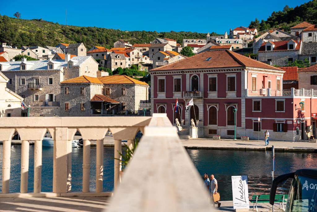a bridge over a body of water with buildings at Bed & Breakfast Blanc in Pučišća