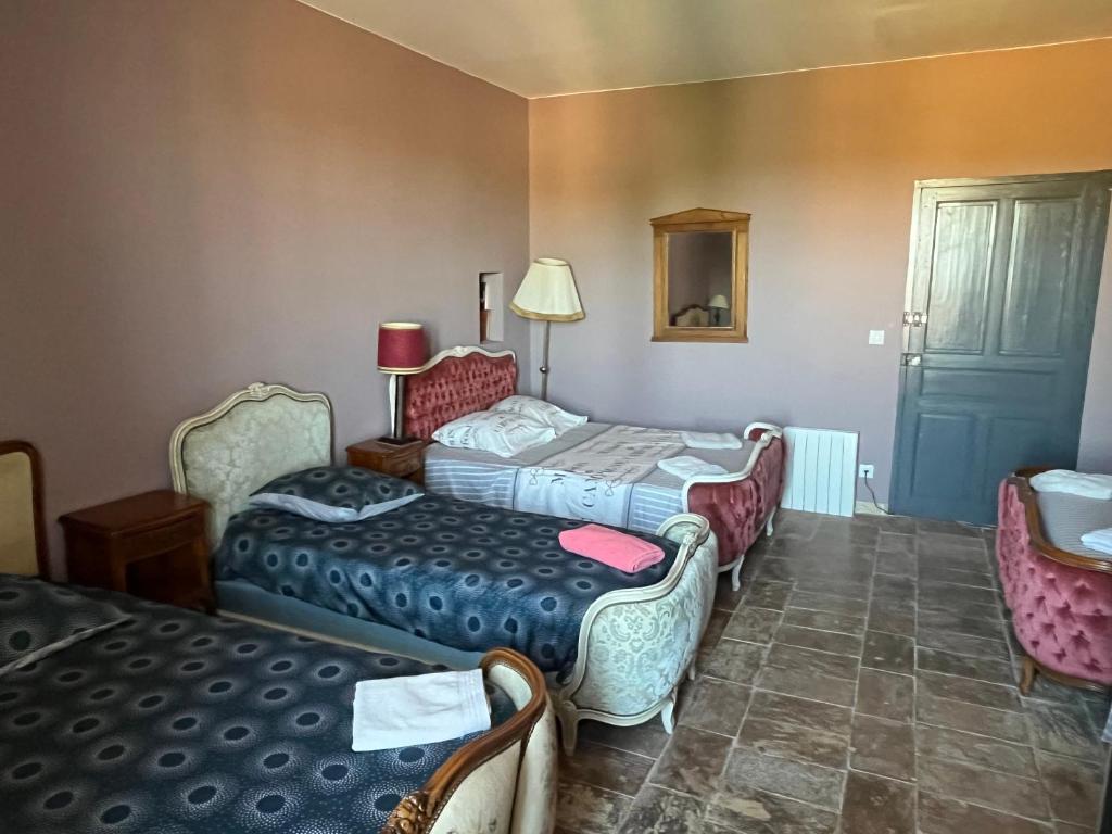 Demeure Sainte Clotilde, événementiel et chambres d'hôtes à Neffies - Habitación De Dormitorios Mixtos