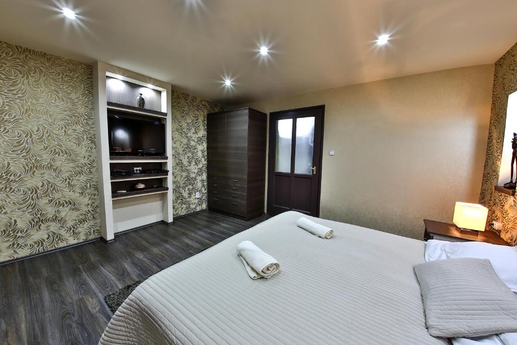 Postel nebo postele na pokoji v ubytování Royal Apartments Hotel Kecskemét