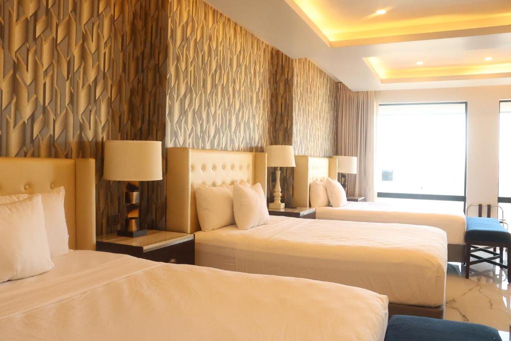 Postel nebo postele na pokoji v ubytování Hotel West Plaza