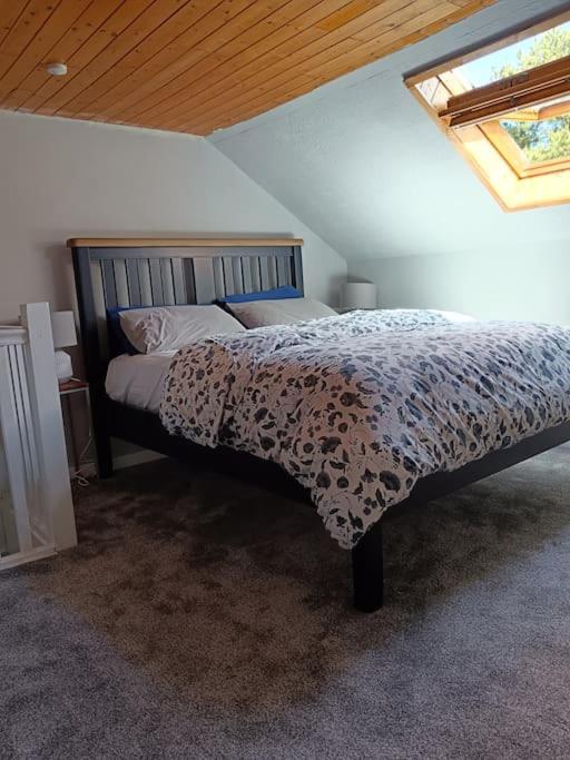 Postel nebo postele na pokoji v ubytování Dingle Escape -2 Bed -Sleeps 4
