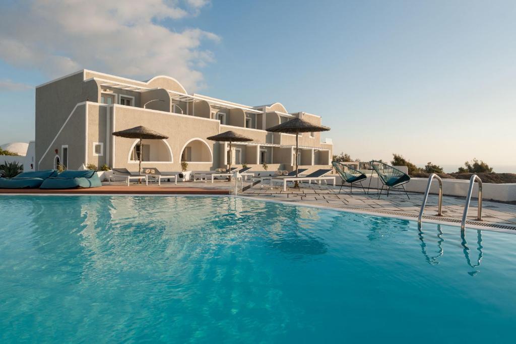 Bazén v ubytování Caldera's Dolphin Suites nebo v jeho okolí
