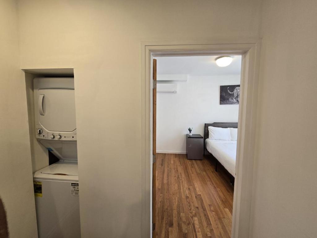 Postel nebo postele na pokoji v ubytování 2811 Mercer street