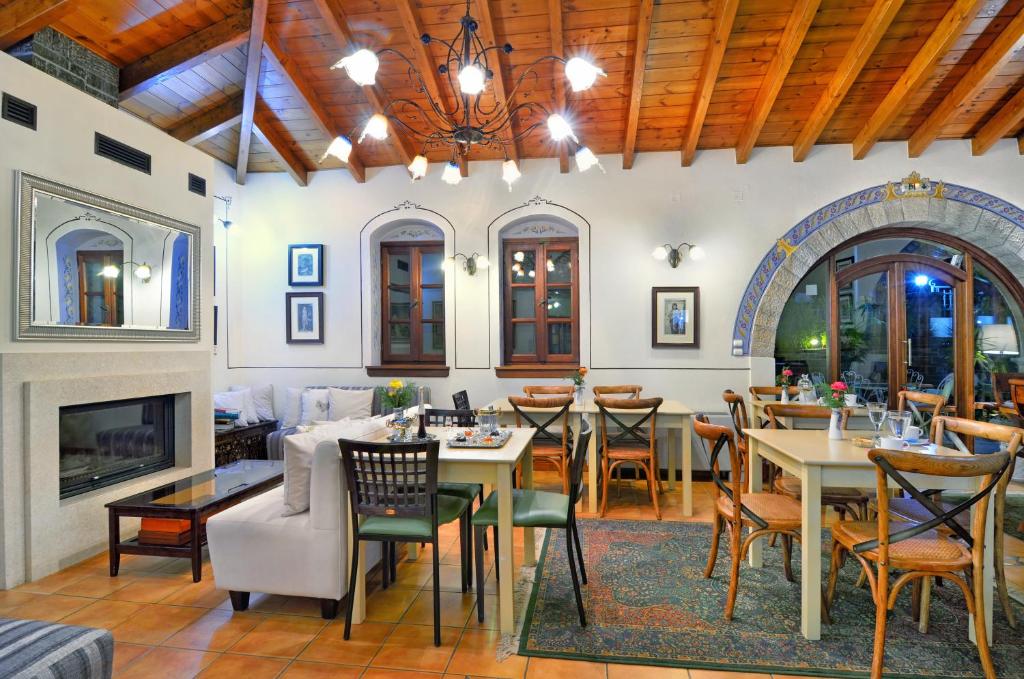 Posezení v ubytování Melinas Boutique Hotel B&B
