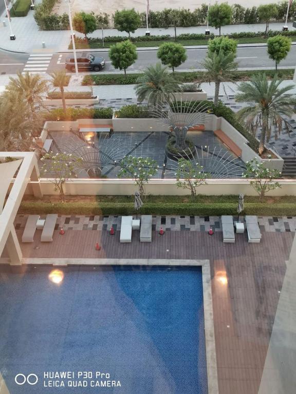 Bazen v nastanitvi oz. blizu nastanitve Jupiter Saadiyat Beach New York Abu Dhabi university Studio Apartment