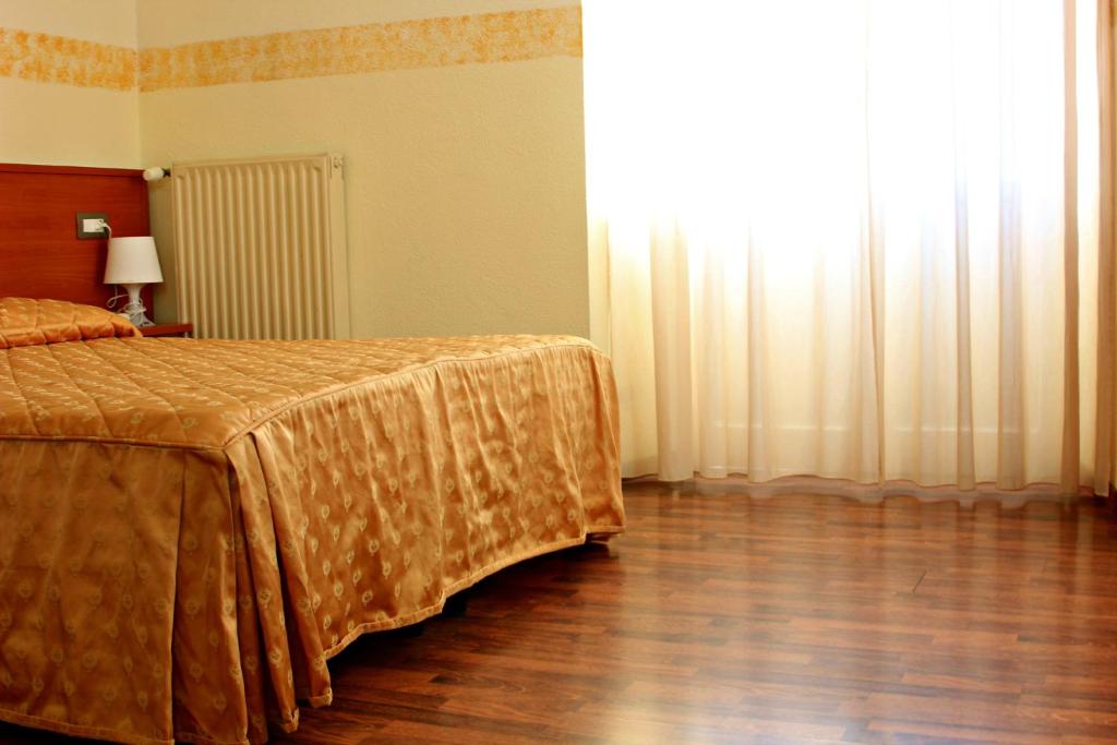 Postel nebo postele na pokoji v ubytování Hotel Bellevue