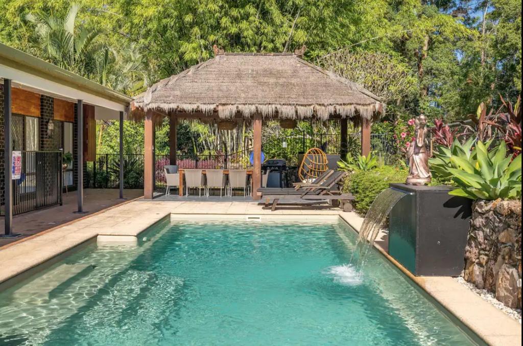 Bali Ahn Acreage 3 minutes to town Pool AirCon Wifi - Housity