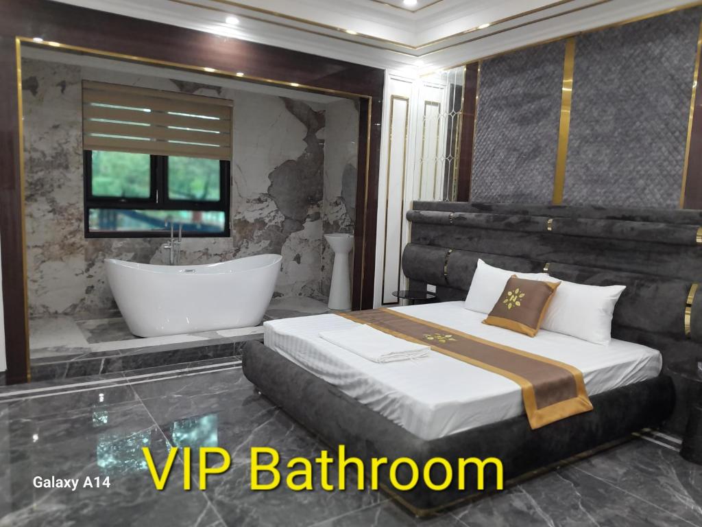 Ένα μπάνιο στο Bảo Ngọc Hotel Định Công