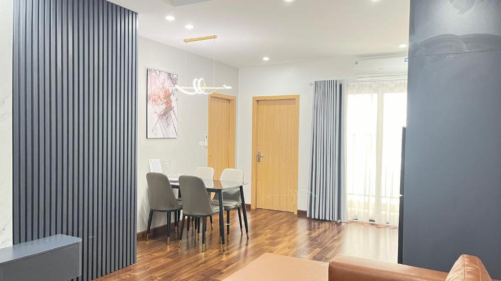 a dining room with a table and chairs at Asahi Luxstay - Tecco Elite City Apartment Thai Nguyen in Thái Nguyên