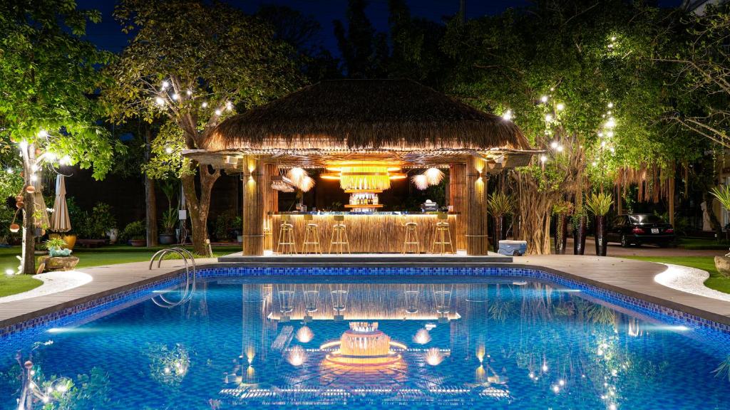 Bazén v ubytování Hidden Mansions Saigon Resort nebo v jeho okolí