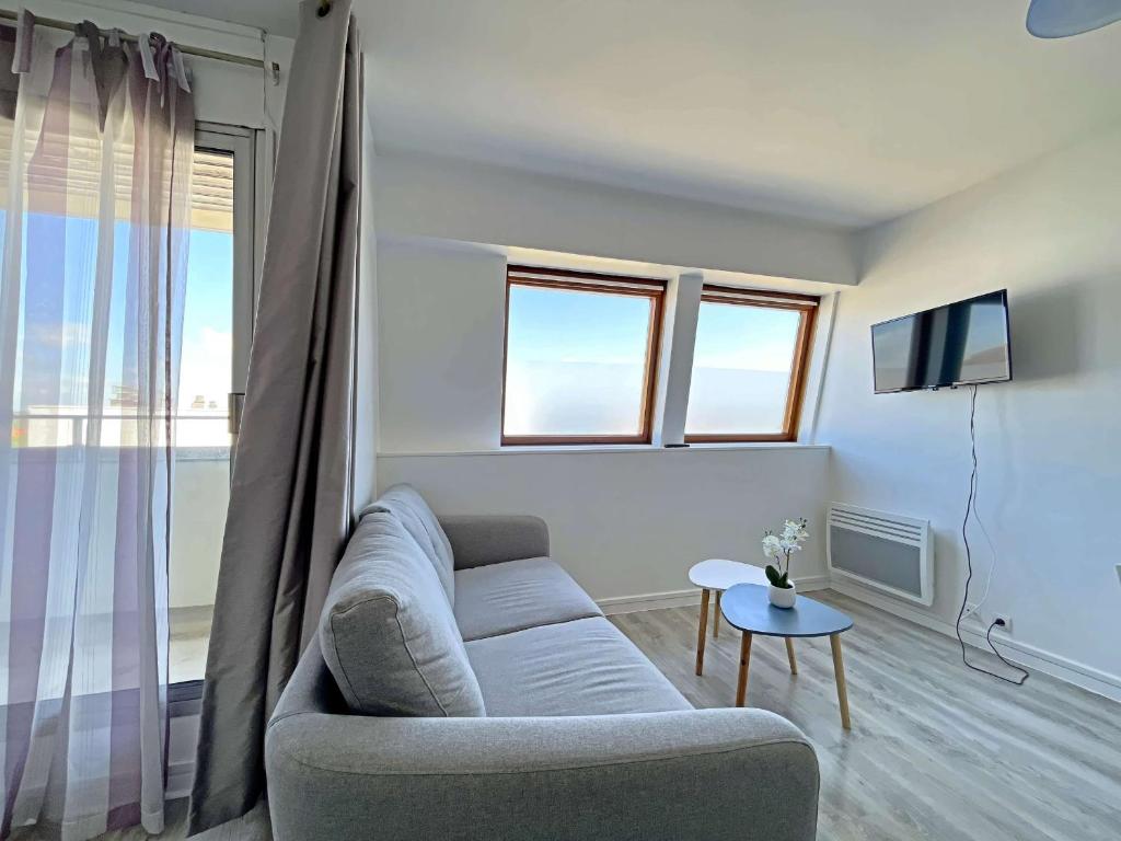 Photo de la galerie de l'établissement Appartement cosy avec balcon, parking privatif et à deux pas de la plage à Berck - FR-1-646-69, à Berck-sur-Mer