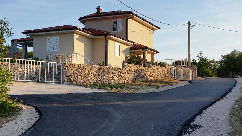 Budova, v ktorej sa vila nachádza