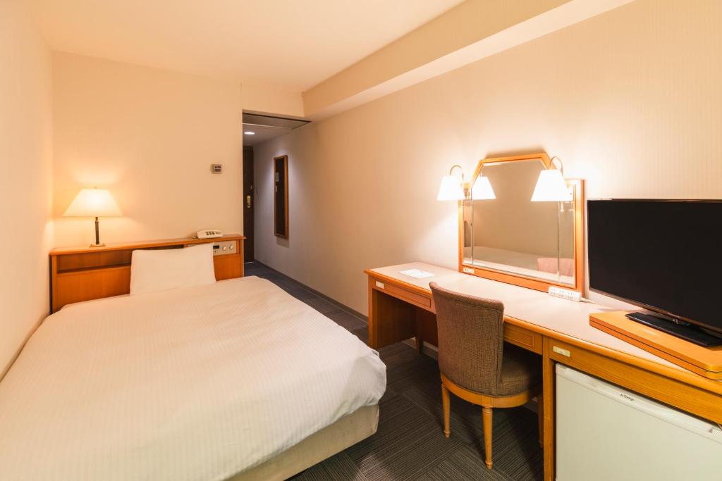 Postel nebo postele na pokoji v ubytování Hotel Sunroute Niigata