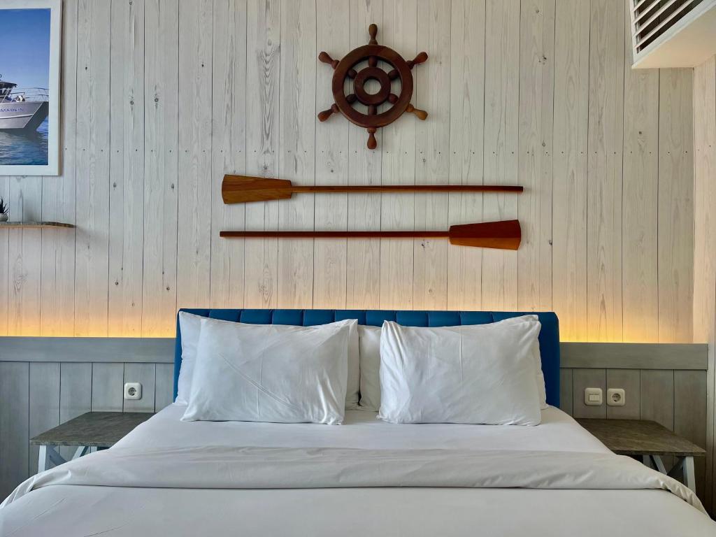 Postel nebo postele na pokoji v ubytování Hemangini Hotel Bandung