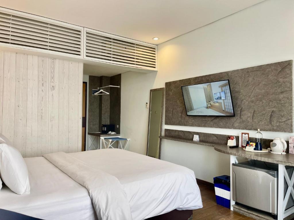 Postel nebo postele na pokoji v ubytování Hemangini Hotel Bandung