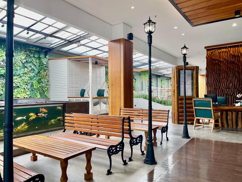 Restaurace v ubytování Hemangini Hotel Bandung