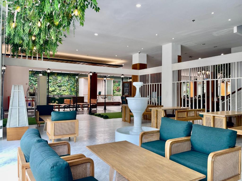 Posezení v ubytování Hemangini Hotel Bandung
