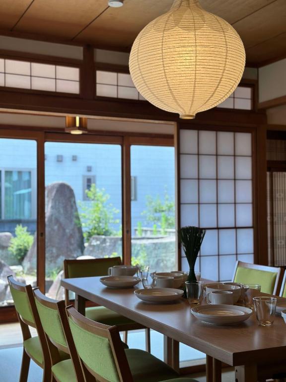 Foto dalla galleria di bLOCAL Itsuki - Charming Private House in Miyajimaguchi Near Itsukushima Shrine Upto 18 ppl a Hatsukaichi