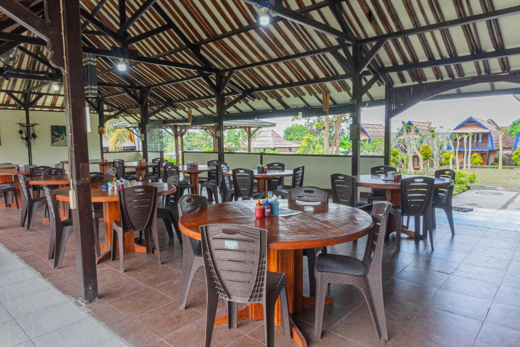 Restaurace v ubytování Green Orry Inn Tetebatu