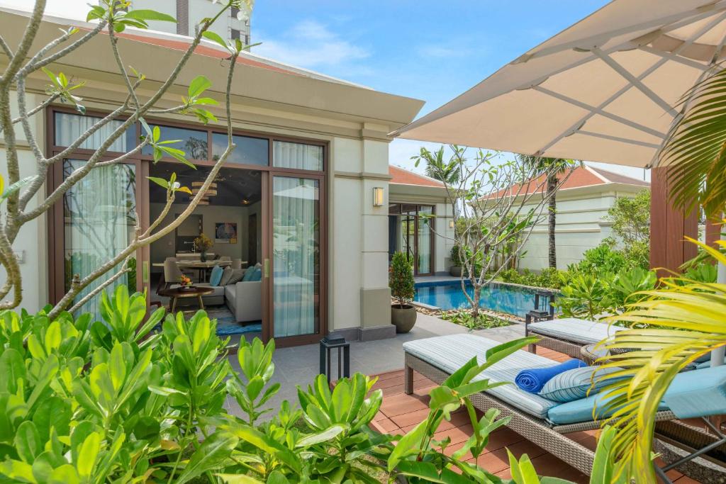 Bazén v ubytování Fusion Resort and Villas Da Nang nebo v jeho okolí