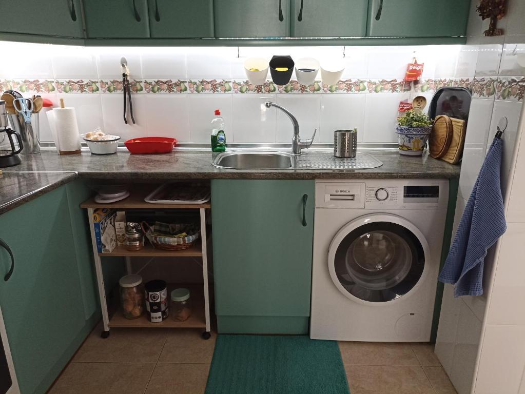 Kuchnia lub aneks kuchenny w obiekcie Apartamento en zona Atalaya con garaje y WIFI