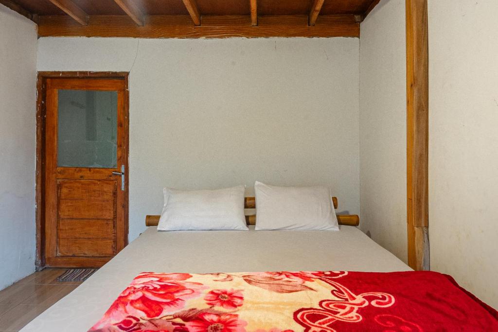 Postel nebo postele na pokoji v ubytování Bale Aur Sembalun