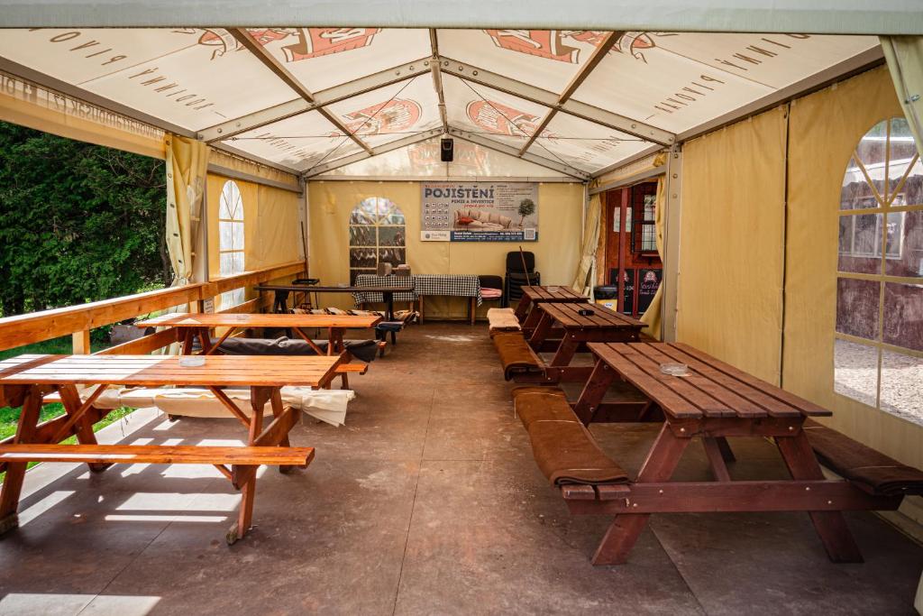 Restaurace v ubytování Chata na kolech v areálu Koupaliště Bystré v Orlických horách