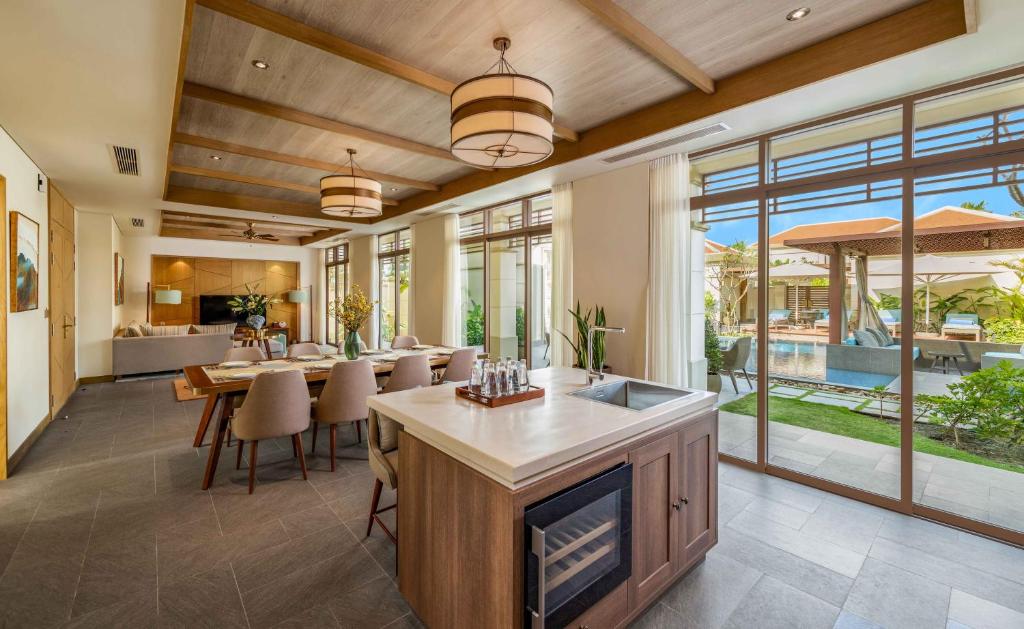 Three Bedroom Ocean Premium Villa with Private Pool – Spa Inclusive