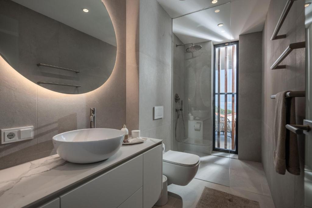 Kúpeľňa v ubytovaní Luxusvilla Manatis mit Pool