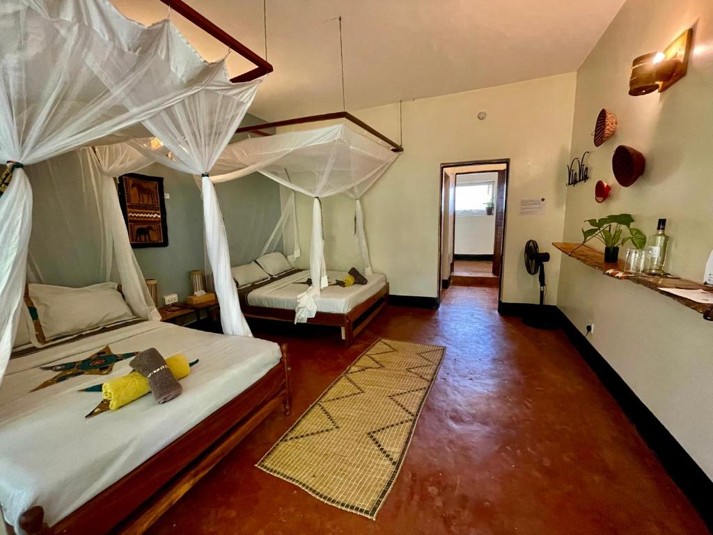 ViaVia Entebbe - Habitación Triple Con Vista Al Jardín