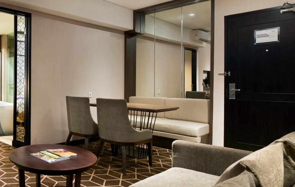 Posezení v ubytování Swiss-Belinn Tunjungan Surabaya