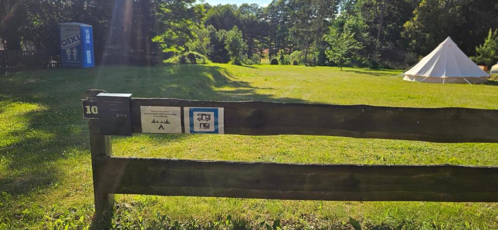 Zahrada ubytování Camping - Idyllischer Wohnmobilstellplatz in der Mecklenburgischen Seenplatte#Mecklenburg-Vorpommern #See #Landleben