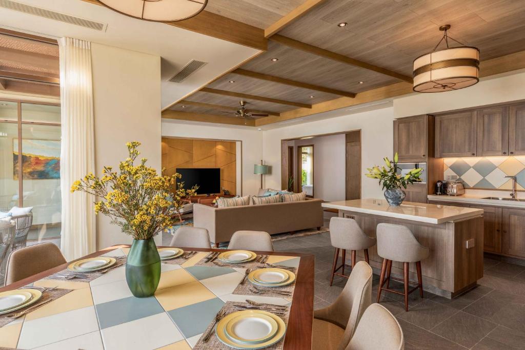 Five Bedroom Beachfront Villa with Private Pool – Spa Inclusive