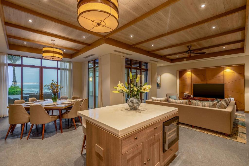 Five Bedroom Beachfront Villa with Private Pool – Spa Inclusive