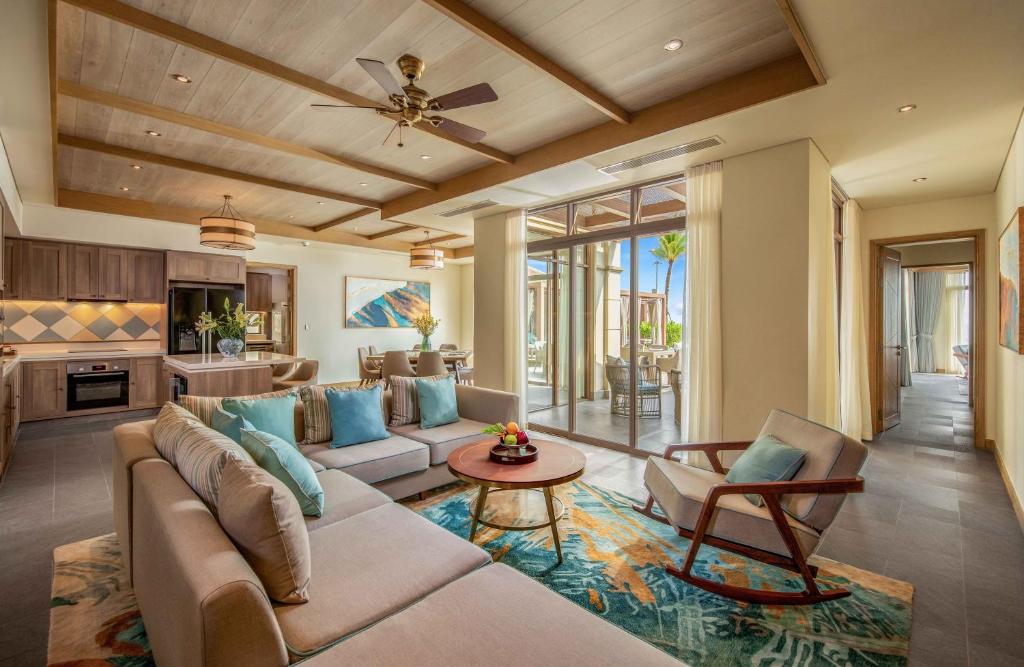 Five Bedroom Beachfront Villa with Private Pool – Spa Inclusive