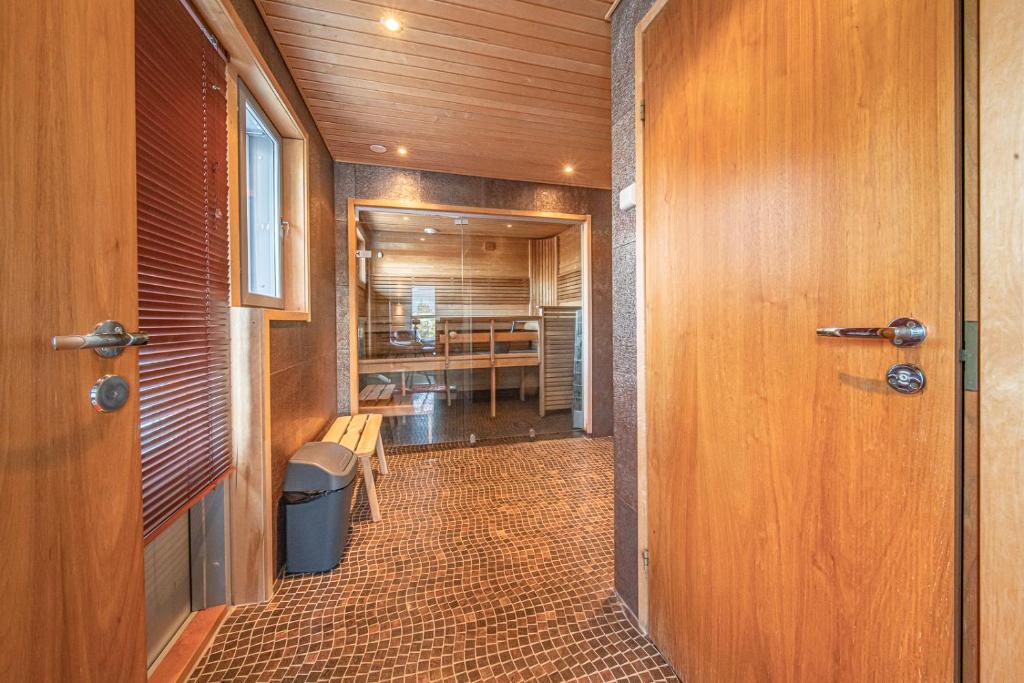 Кухня или мини-кухня в Levillas Kinnastie 33 Villas
